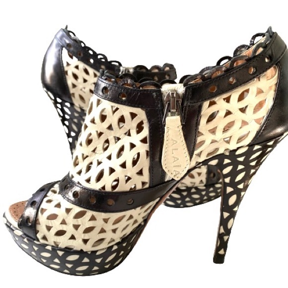 Alaia Black and White Laser Cut Peep-Toe Platform Booties Size 37 - Picture 5 of 7